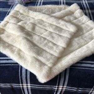 Unbranded faux fur  wrap beige